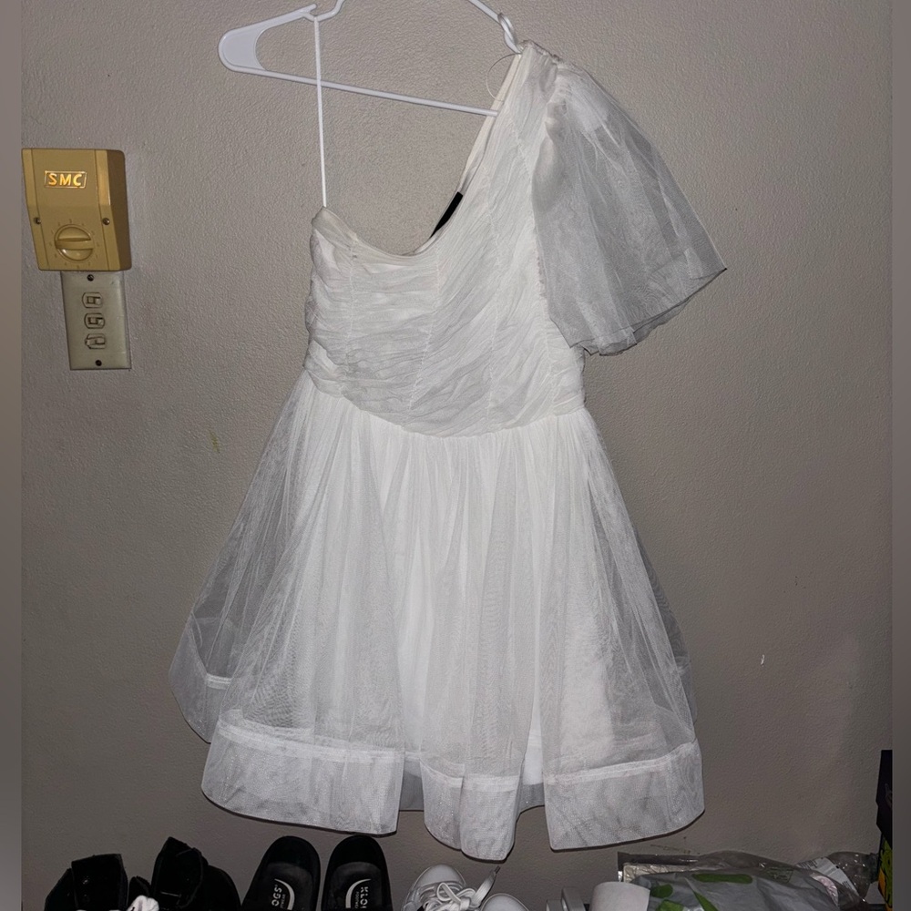 BEAUTIFUL WHITE PROM STYLE DRESS SIZE S